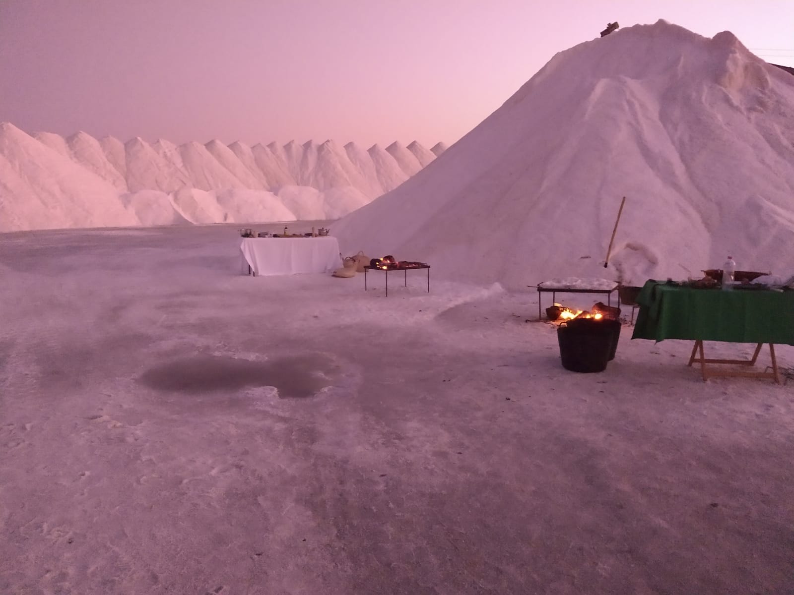 Gioconda Scott – Events – Dinner in a Saltscape Gioconda Scott - Events - Dinner in a Saltscape